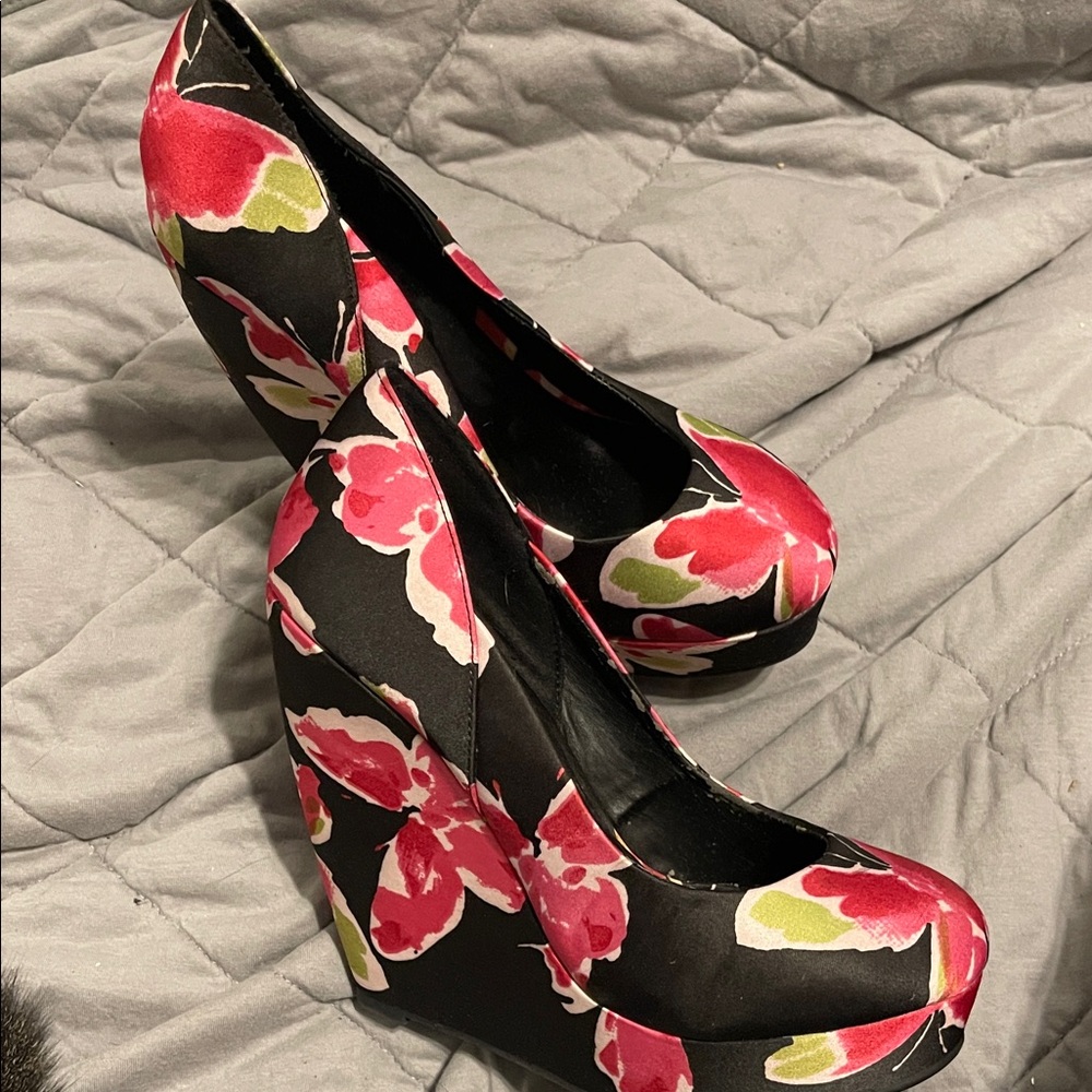 Elle Black Floral Butterfly Wedges